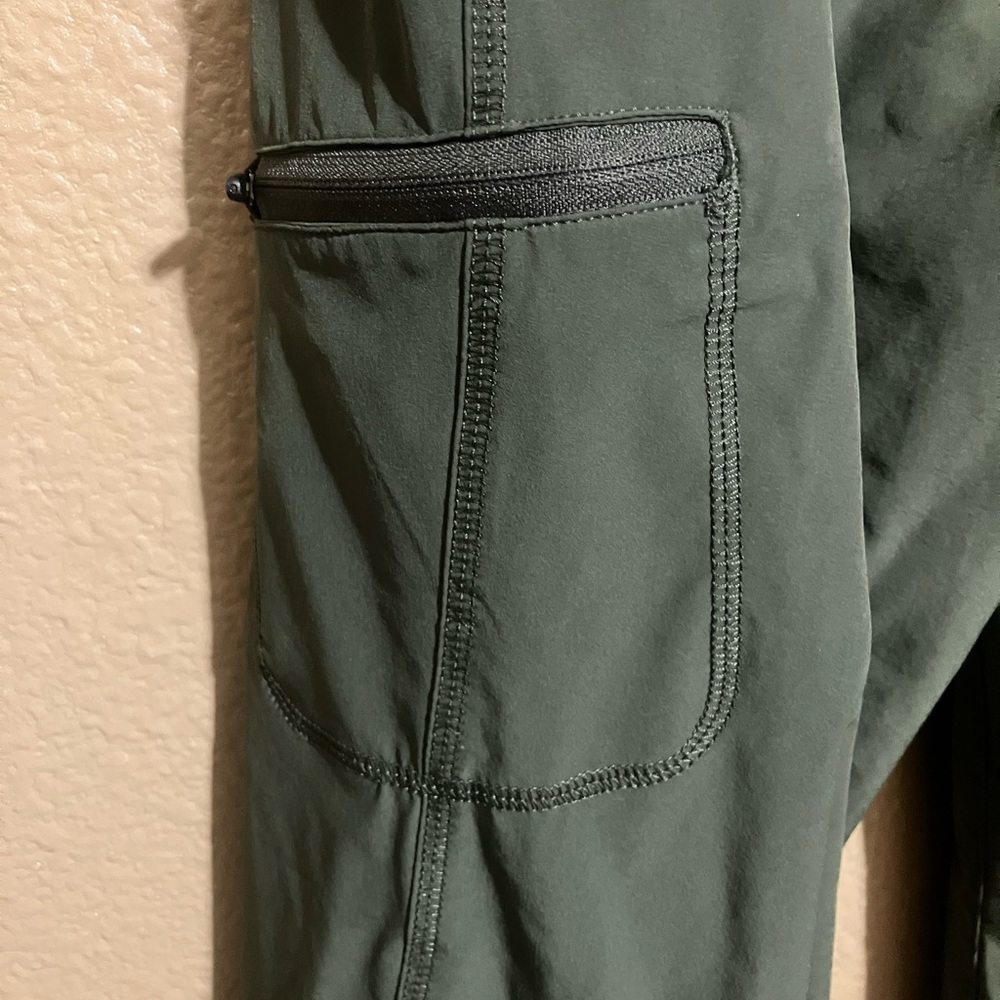 Eddie Bauer woman’s lined Pants with 3 zipped pockets. - Picture 5 of 6